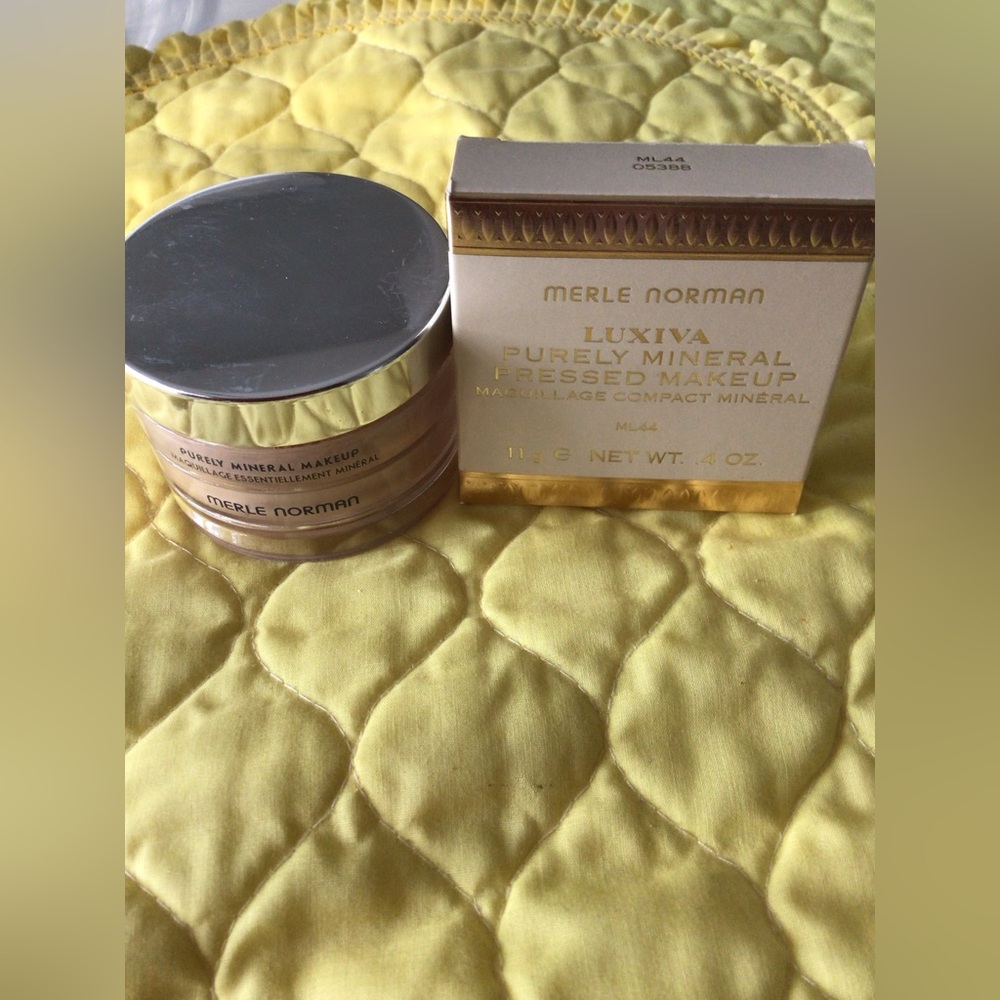 Merle Norman Luxiva Purely Mineral Loose Powder and Pressed Compact ML 44